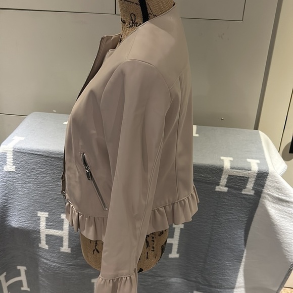 ❤️🔥 HOST PICK ❤️🔥 Zara faux leather blush colour cropped jacket. Size L - Picture 9 of 16